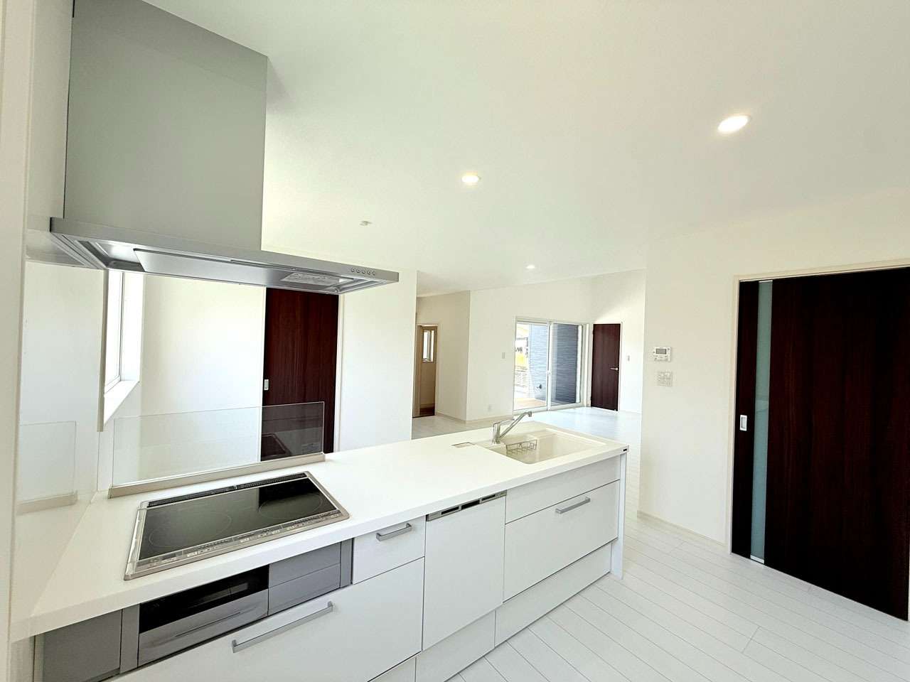 食器洗浄付きのIHシステムキッチンです