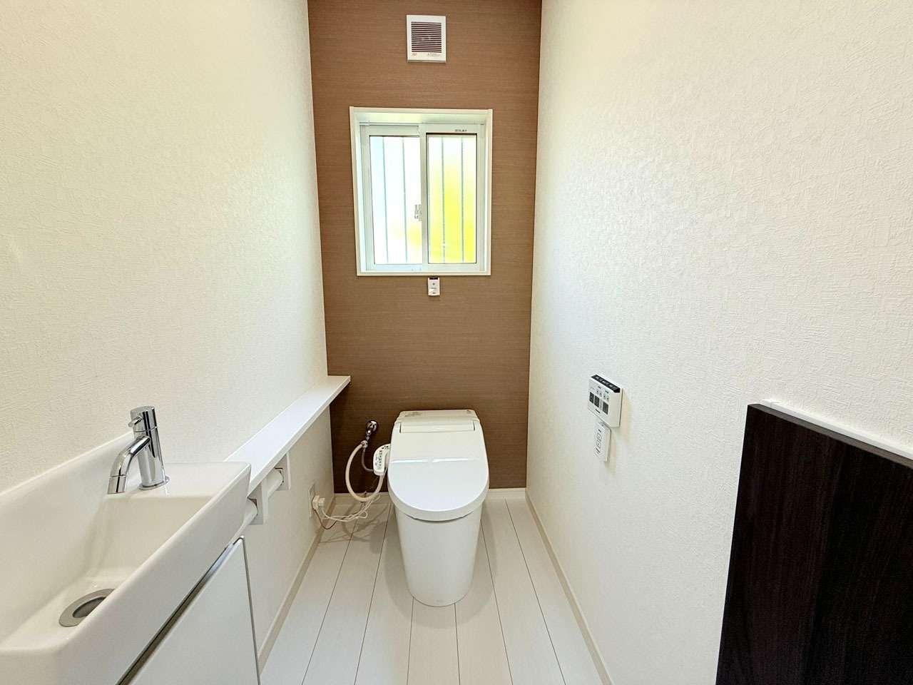 タンクレストイレ