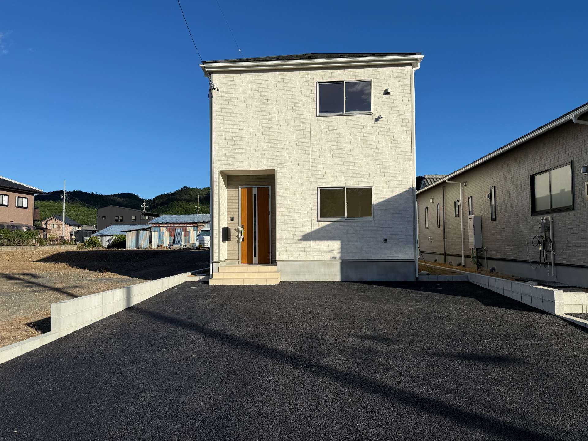 ご成約【加茂郡川辺町比久見　新築戸建て】1号棟　4LDK+納戸